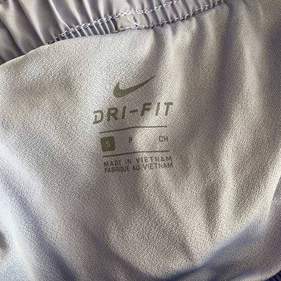 Nike Purple Shorts Size Small - Picture 3 of 3